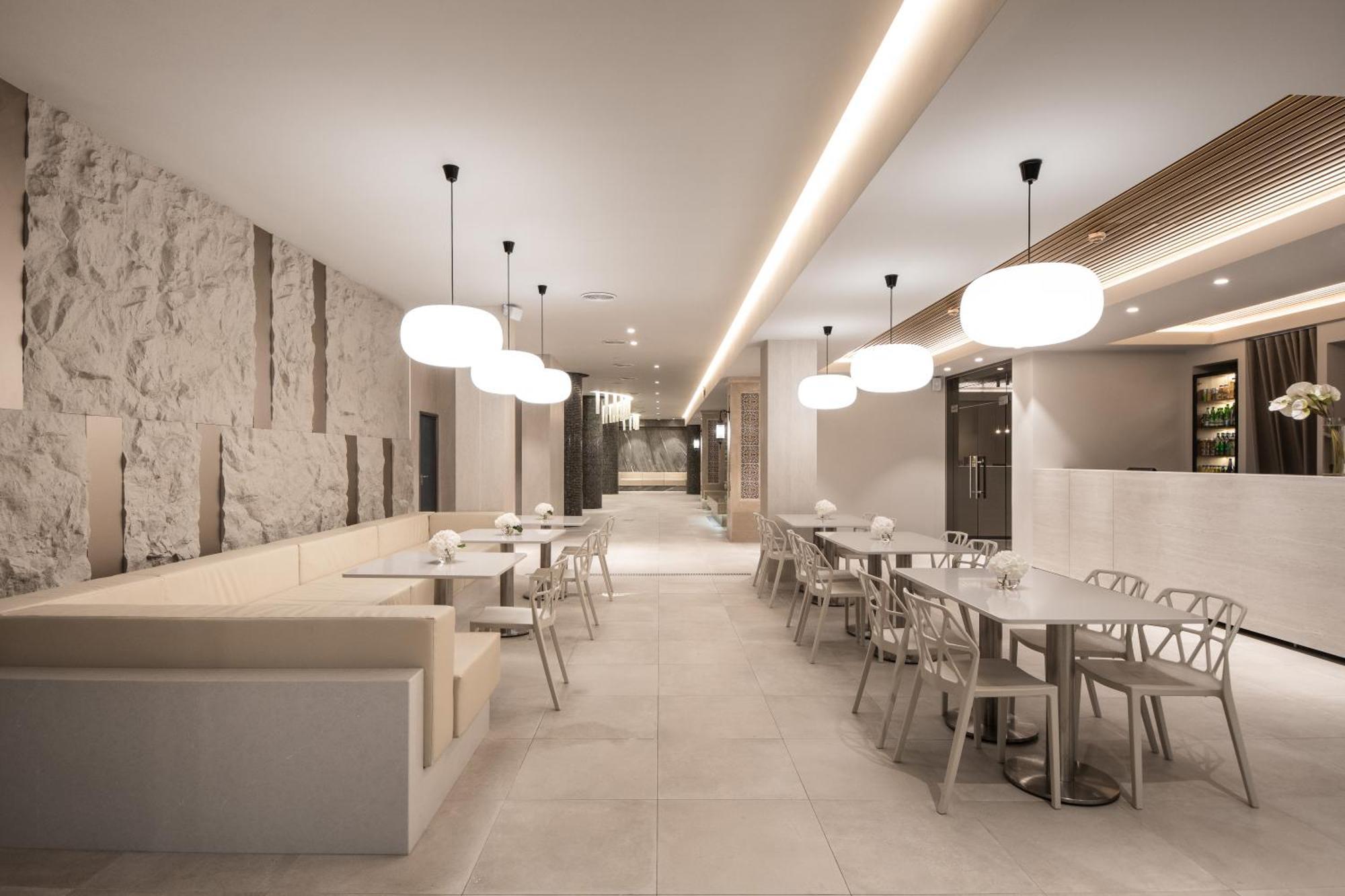 Aquaperla Hotel & Spa Chişinau Exteriör bild